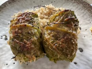 今日の献立、香ばしい焼きシューファルシ。