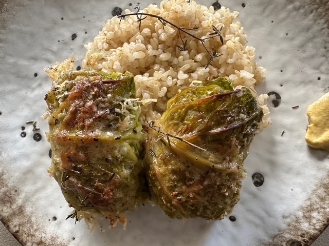今日の献立、香ばしい焼きシューファルシ。