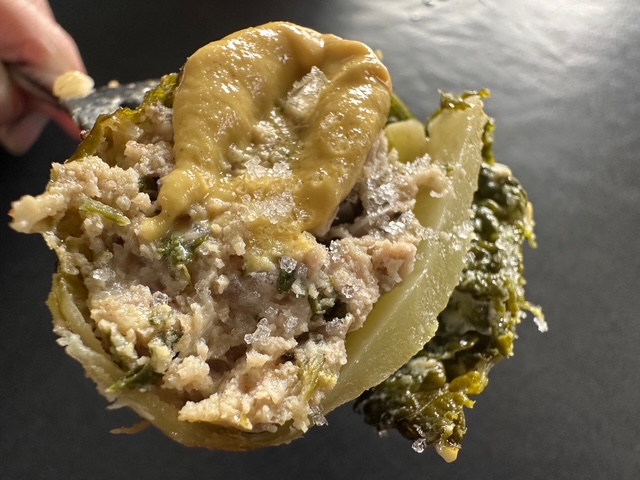 今日の献立、香ばしい焼きシューファルシ。