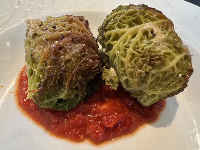 今日の献立、香ばしい焼きシューファルシ。