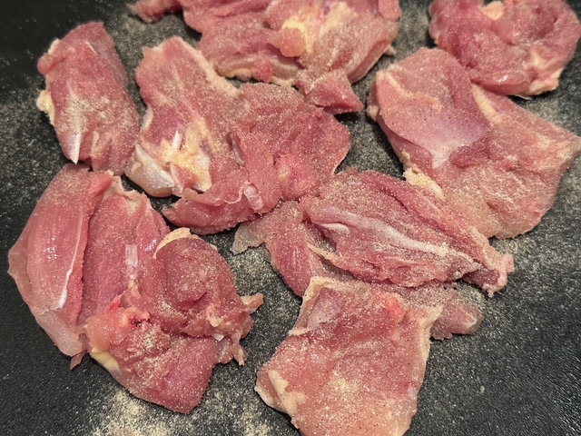 今日のごはん、チキンの赤ワイン煮込み、コックオーヴァン！