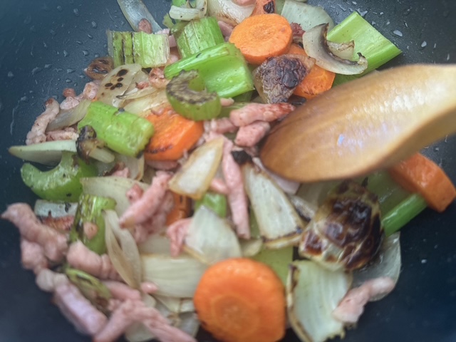 今日のごはん、チキンの赤ワイン煮込み、コックオーヴァン！