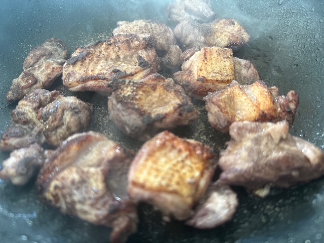 今日のごはん、チキンの赤ワイン煮込み、コックオーヴァン！