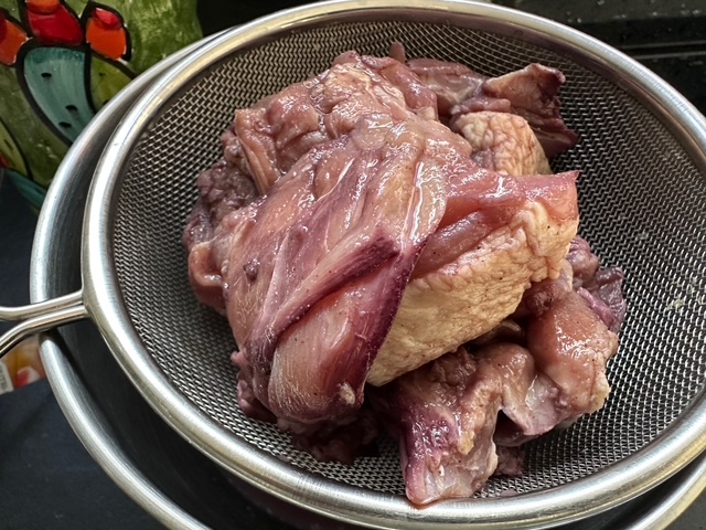 今日のごはん、チキンの赤ワイン煮込み、コックオーヴァン！