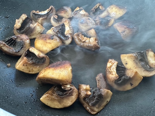 今日のごはん、チキンの赤ワイン煮込み、コックオーヴァン！