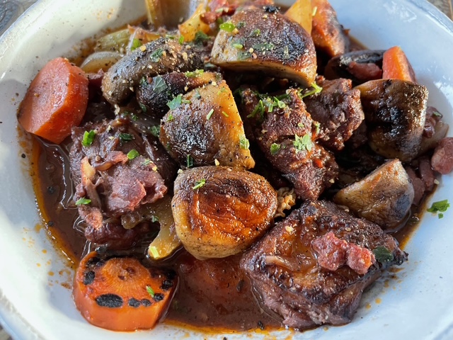 今日のごはん、チキンの赤ワイン煮込み、コックオーヴァン！