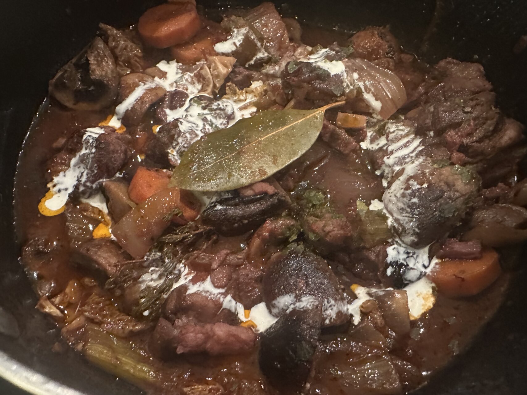 今日のごはん、チキンの赤ワイン煮込み、コックオーヴァン！