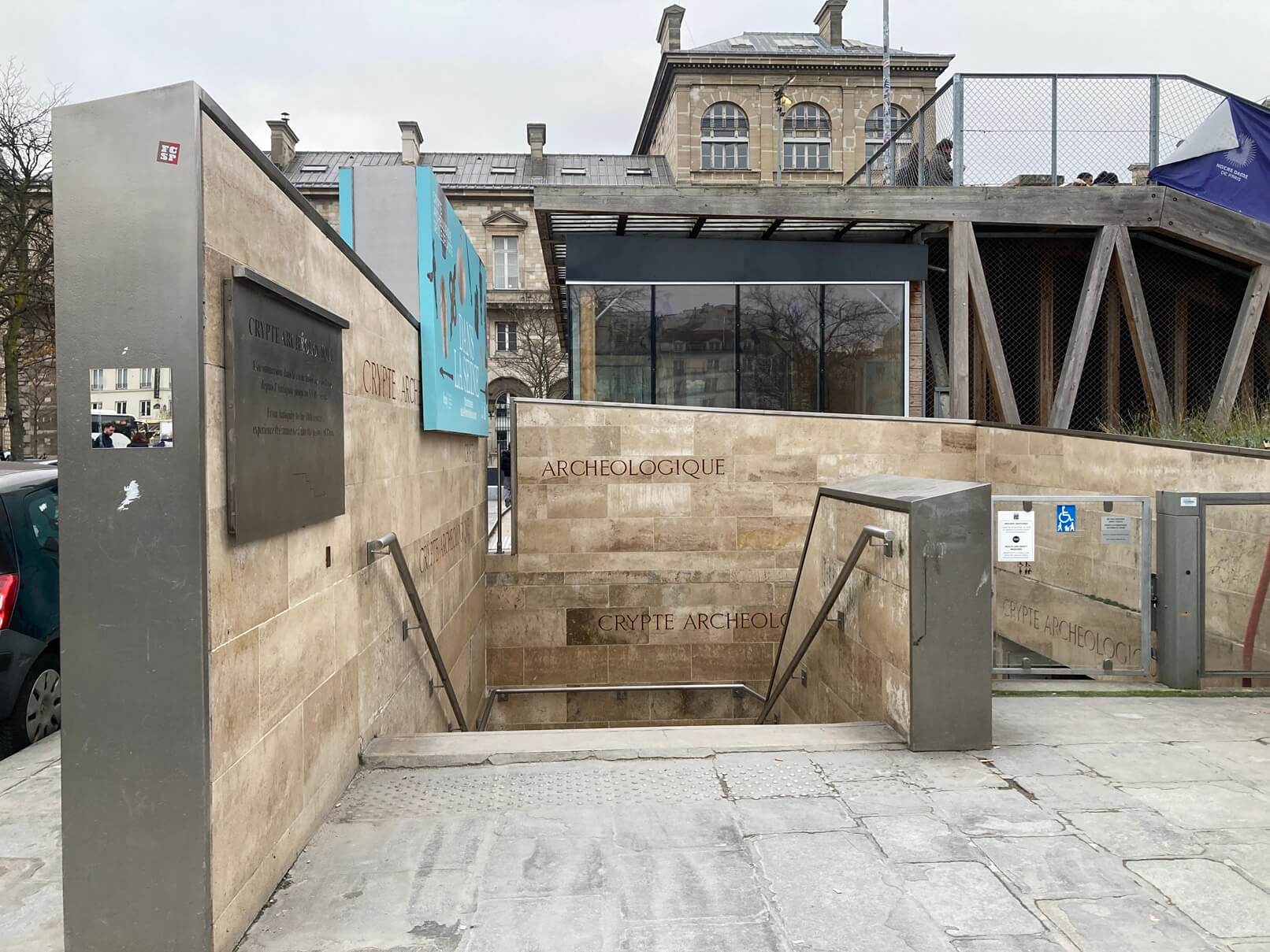 パリ・アート情報「ノートルダムの足元に眠る、２千年前のパリへ。『シテ島考古学博物館』」