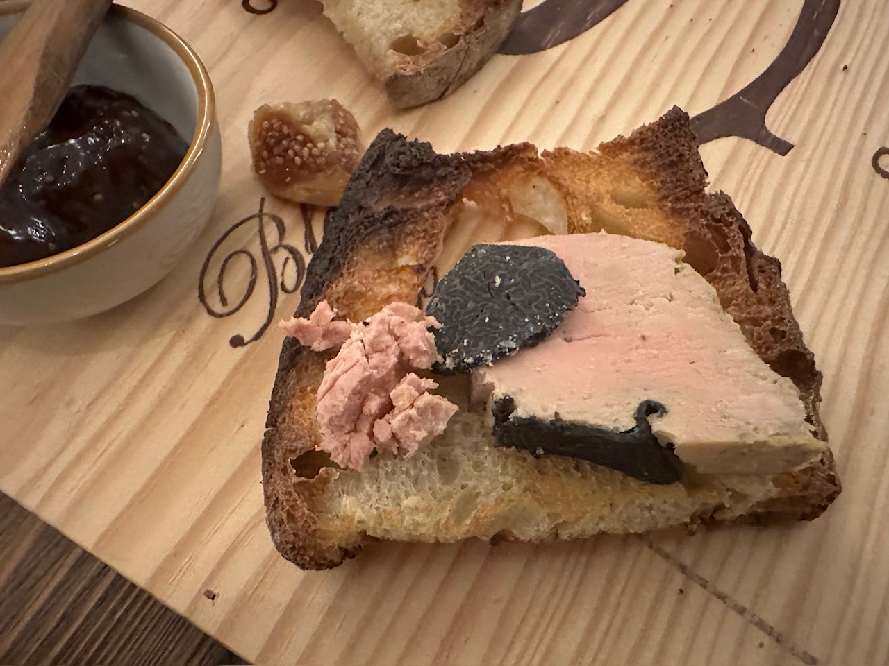 今日の献立、スモークサーモン載せブリニ