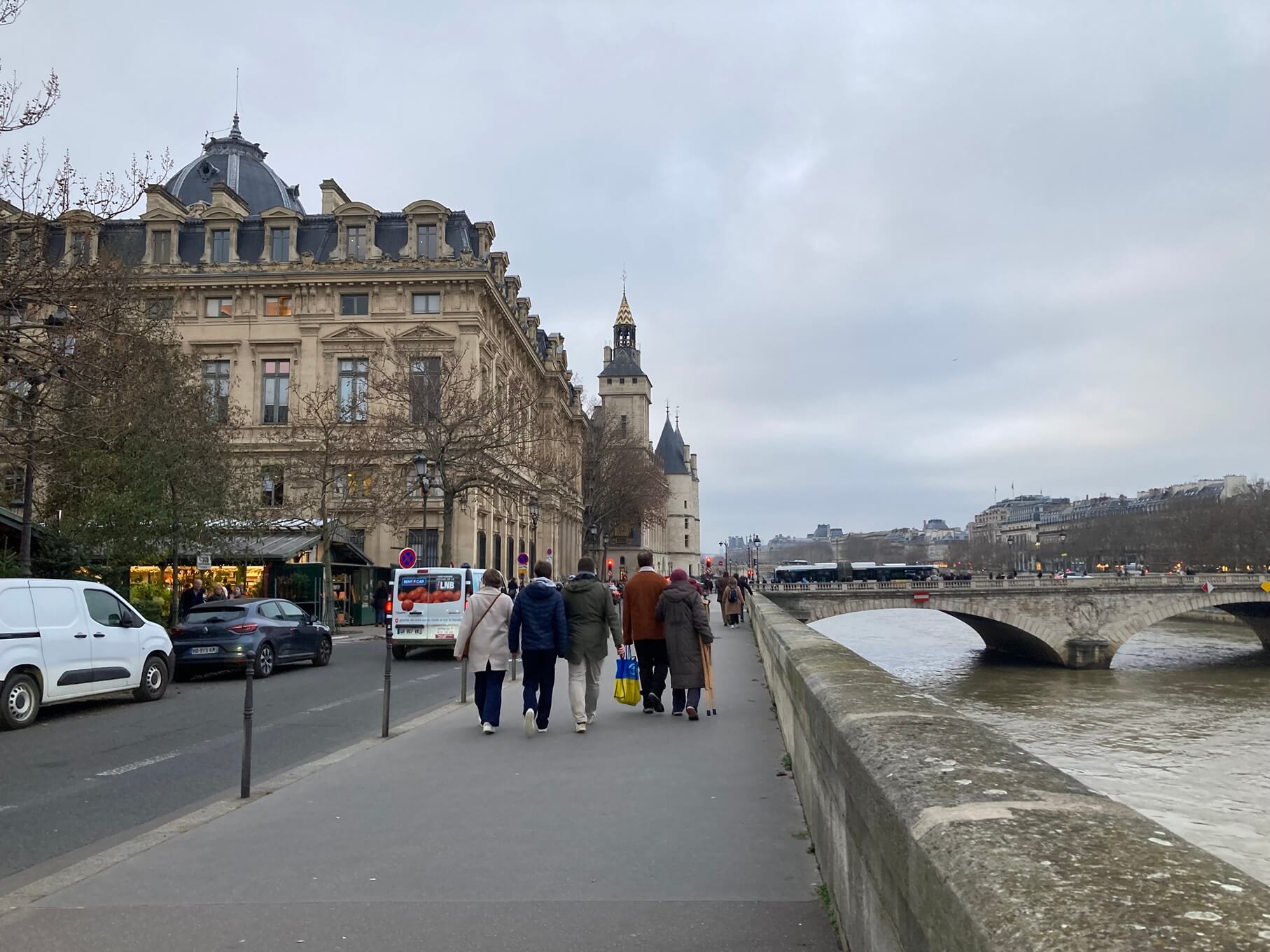 パリ・アート情報「ノートルダムの足元に眠る、２千年前のパリへ。『シテ島考古学博物館』」