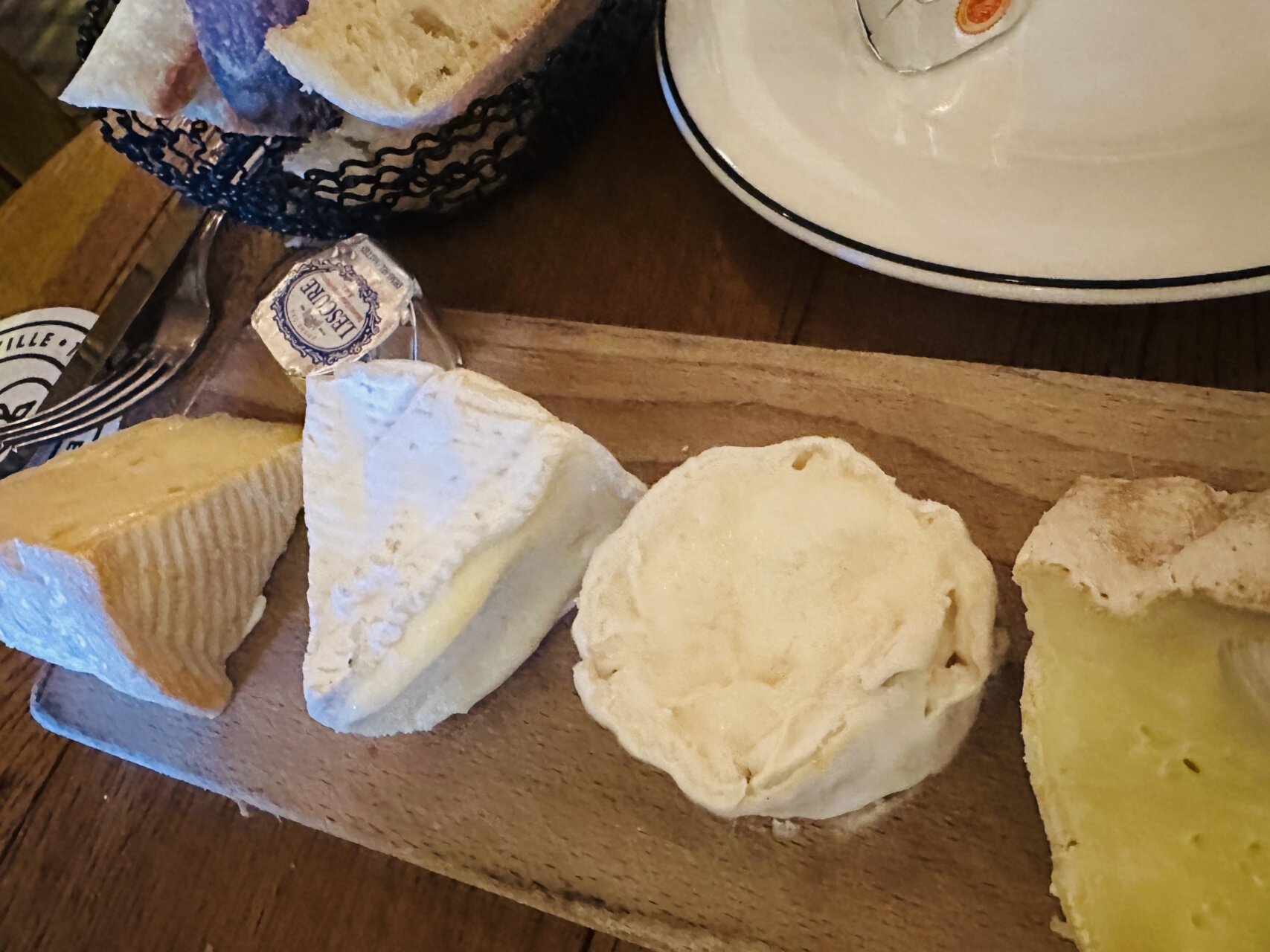 パリのカフェ飯、人生を彩る