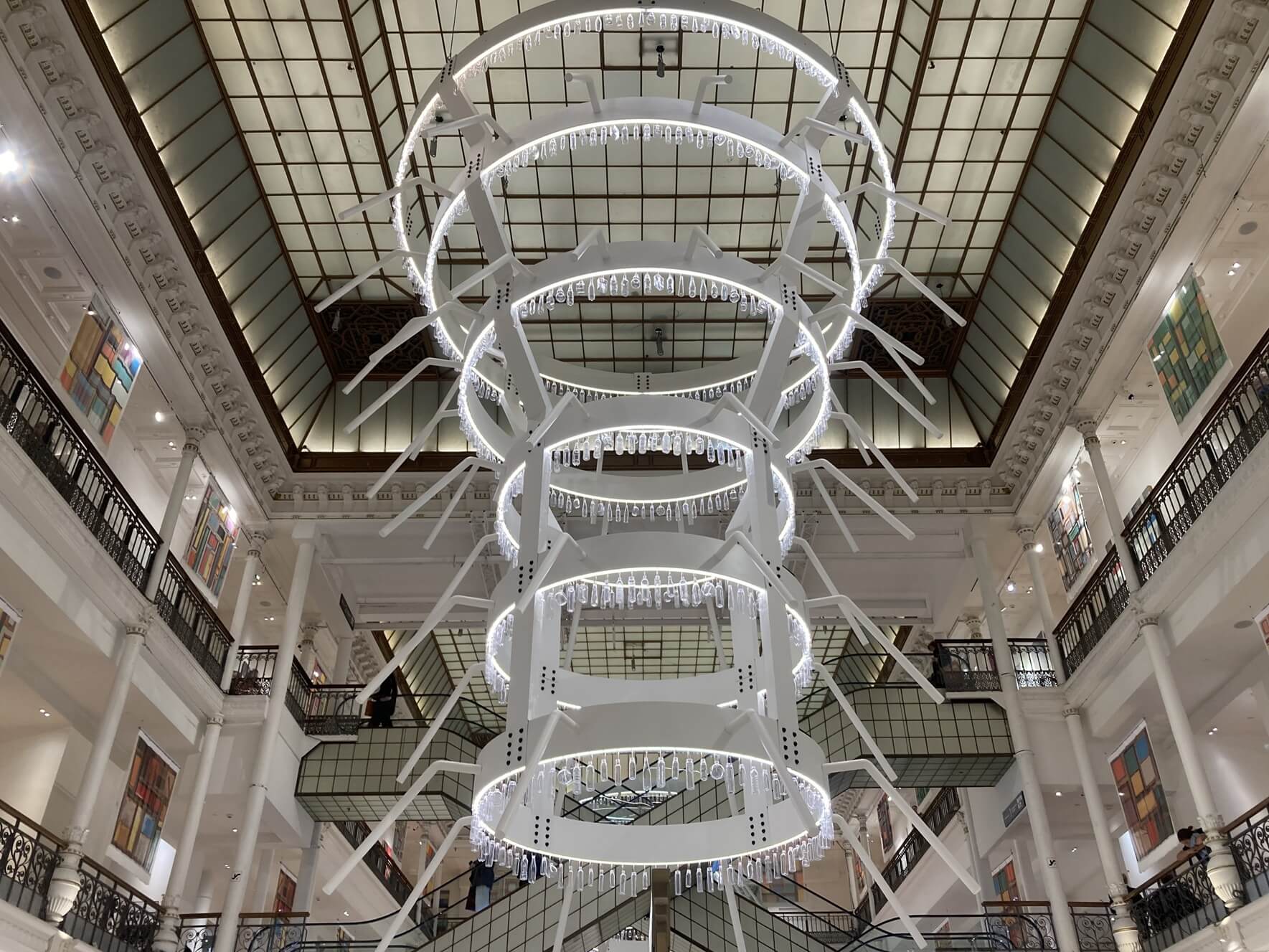 パリ・アート情報「パリの１月恒例アートイベント、スタート！ル・ボンマルシェ「Mois du Blanc」」