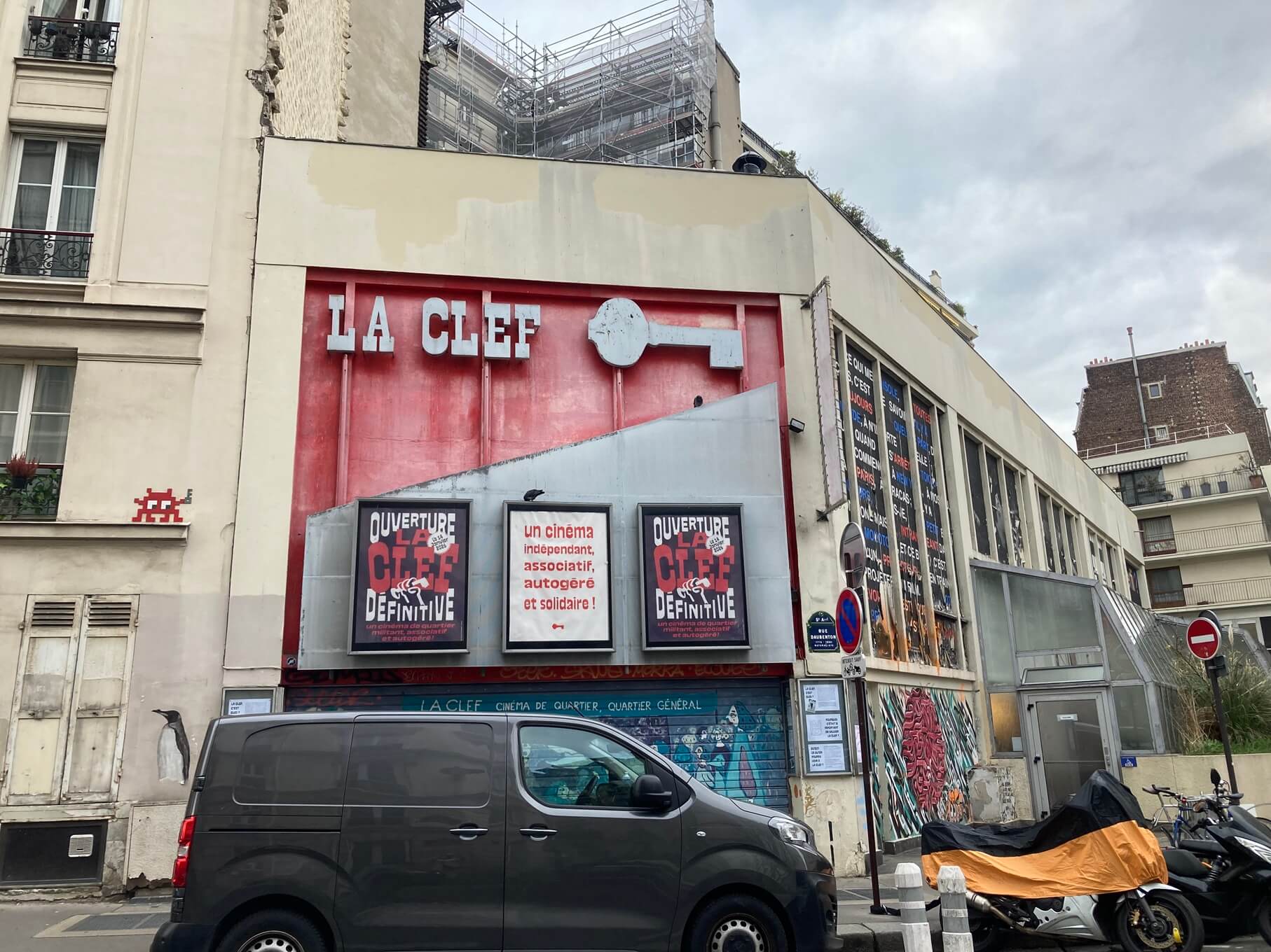 パリ・アート情報「今も残るパリのミニシアター、配信の時代に映画館へ」