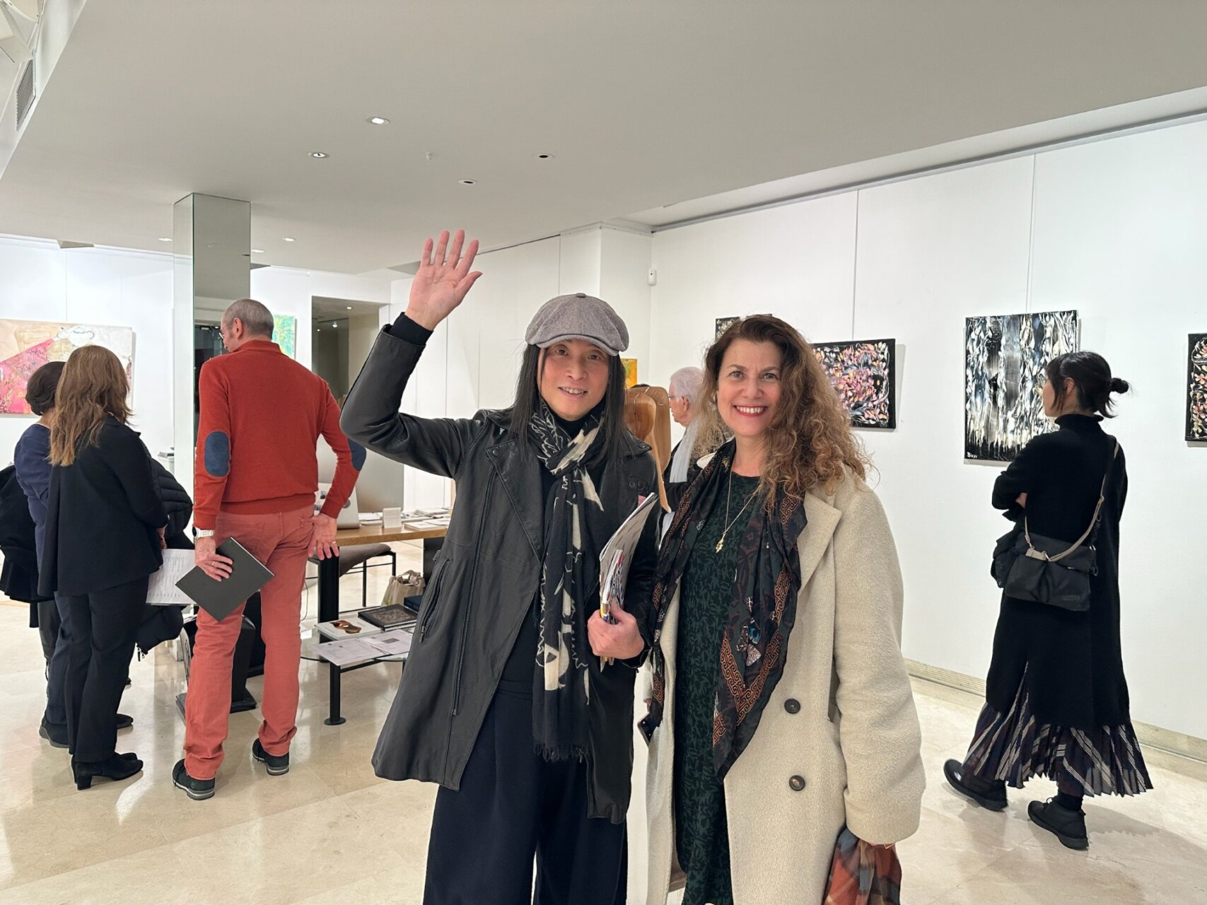 日動画廊パリでのグループ展好調なスタート！