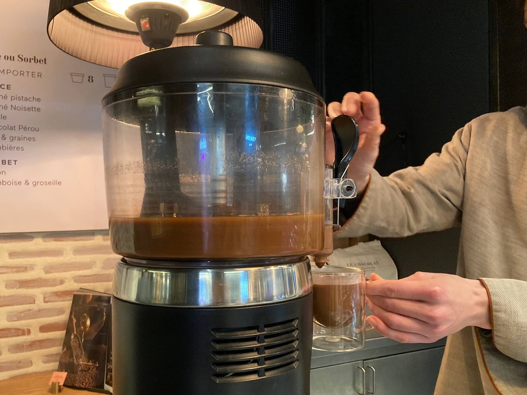 パリ・アート情報「冬に飲みたい。パリのショコラショー事情2026」