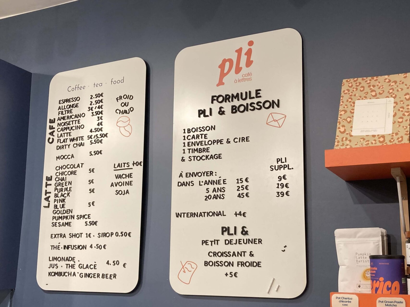 パリ・アート情報「未来の自分へ手紙を書こう。パリの一風変わった“手紙カフェ”」