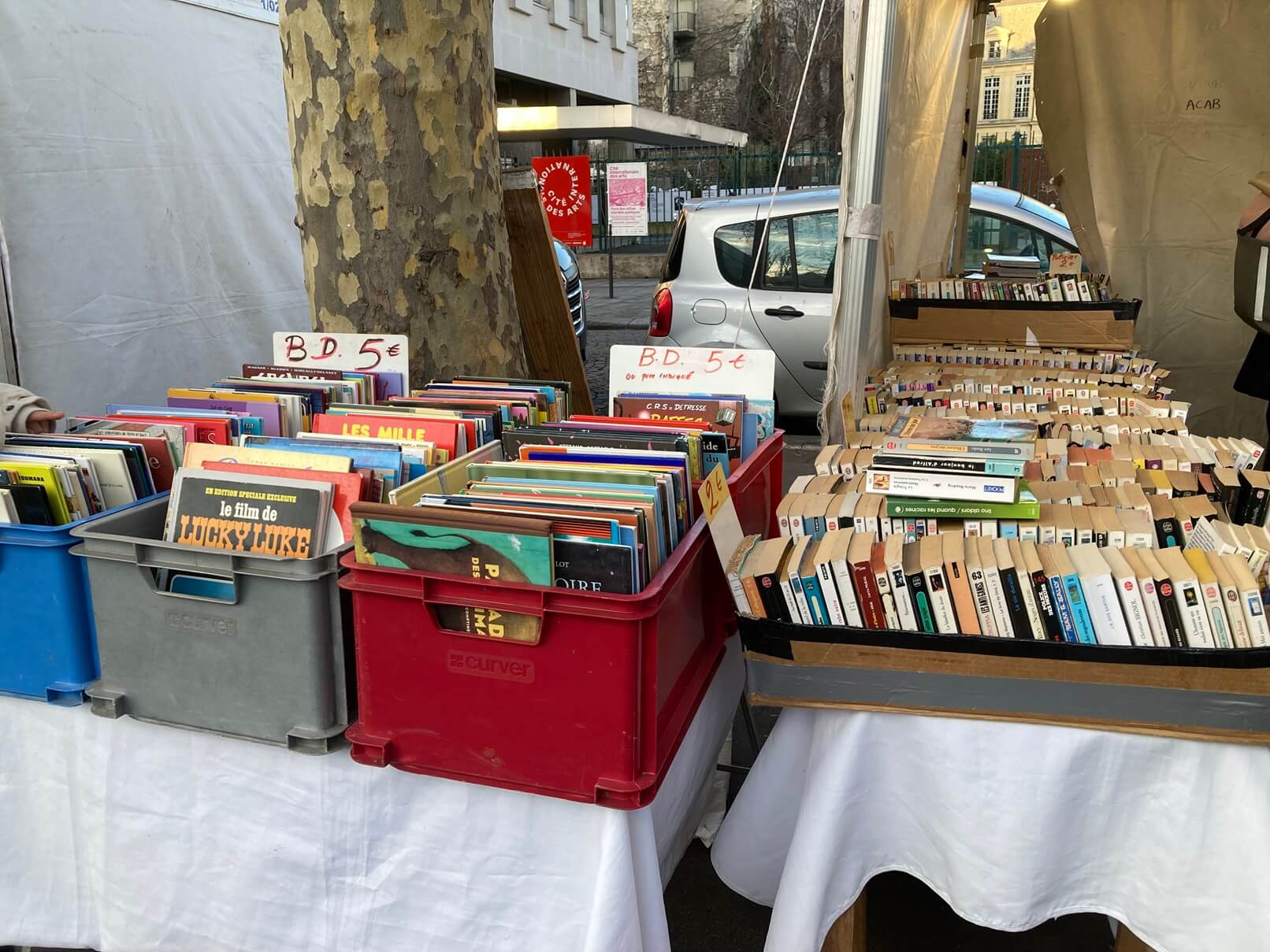 パリ・アート情報「プロが集うパリの蚤の市へ。職業としての“ブロカント”文化」