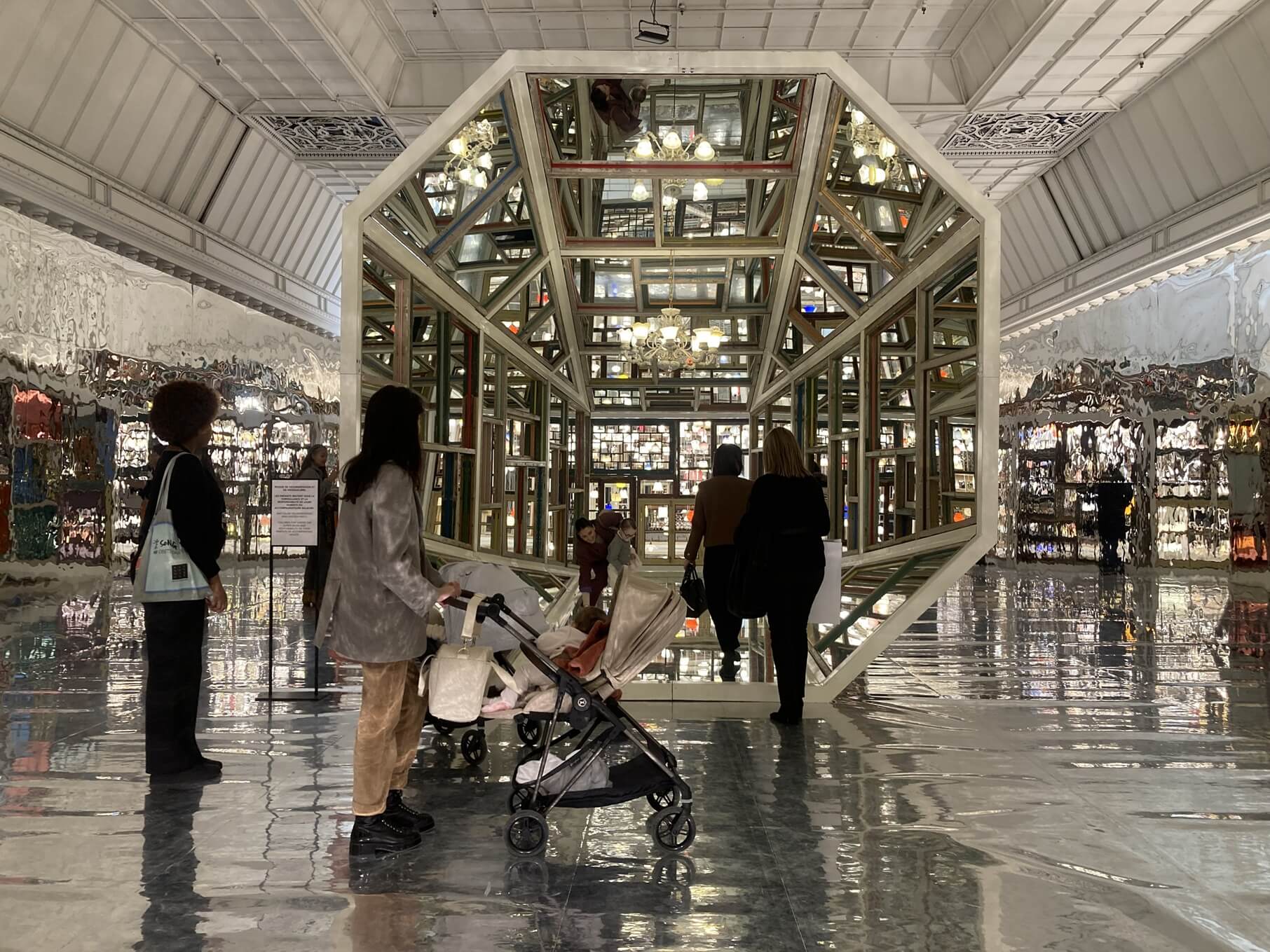 パリ・アート情報「パリの１月恒例アートイベント、スタート！ル・ボンマルシェ「Mois du Blanc」」