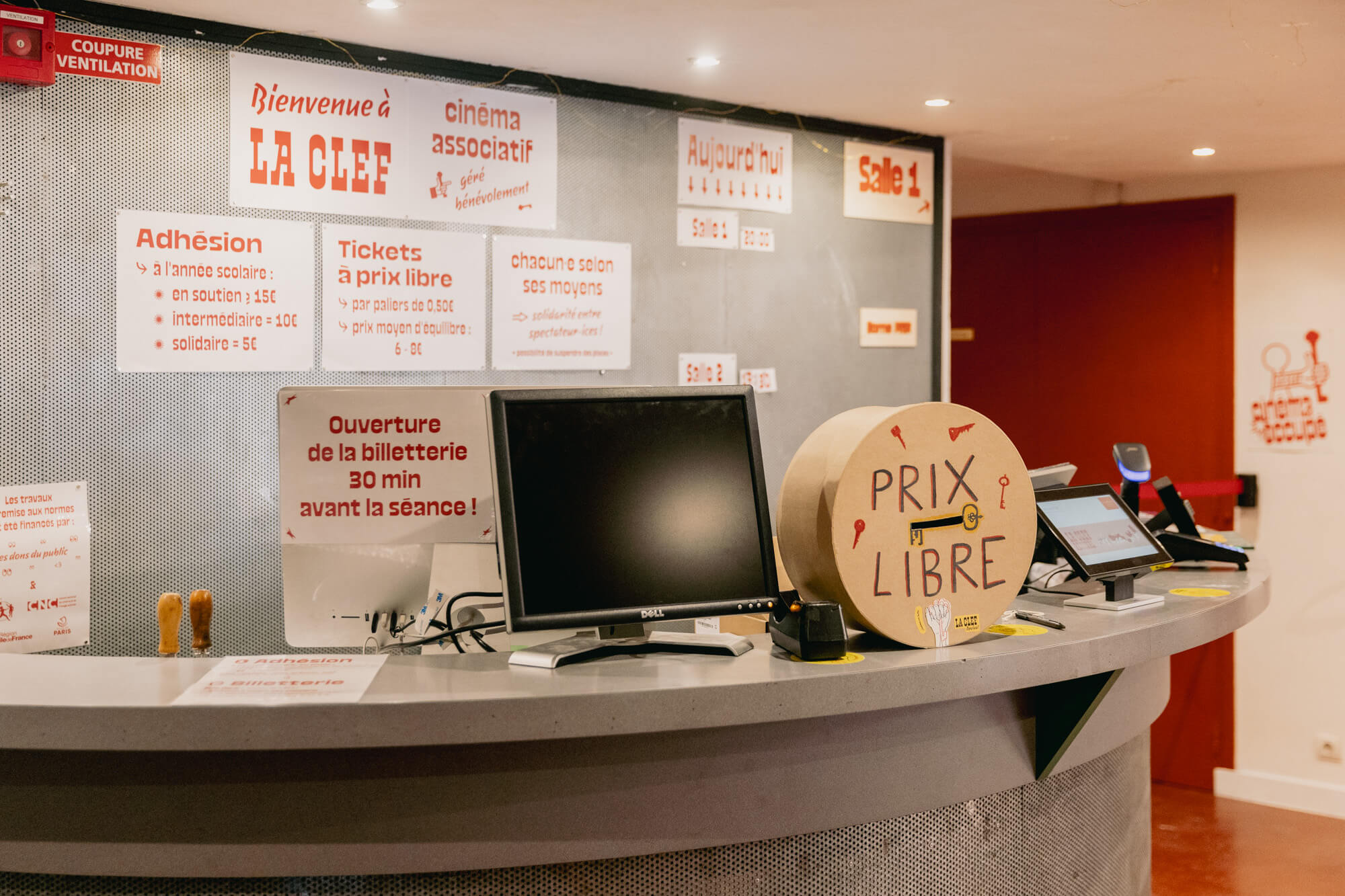 パリ・アート情報「今も残るパリのミニシアター、配信の時代に映画館へ」