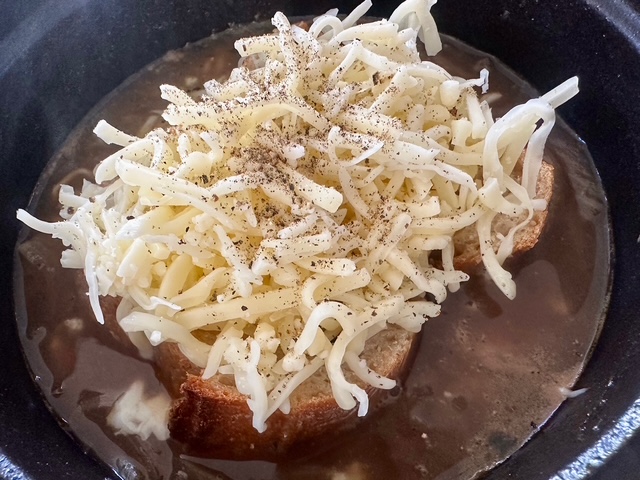 今日の献立、オニオングラタンスープ