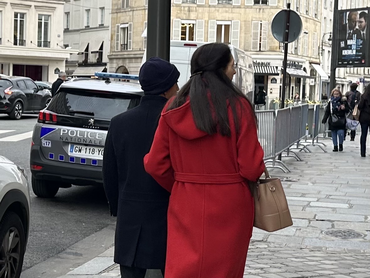 日動画廊パリに作品を搬入したよ！