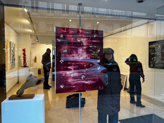 日動画廊パリに作品を搬入したよ！