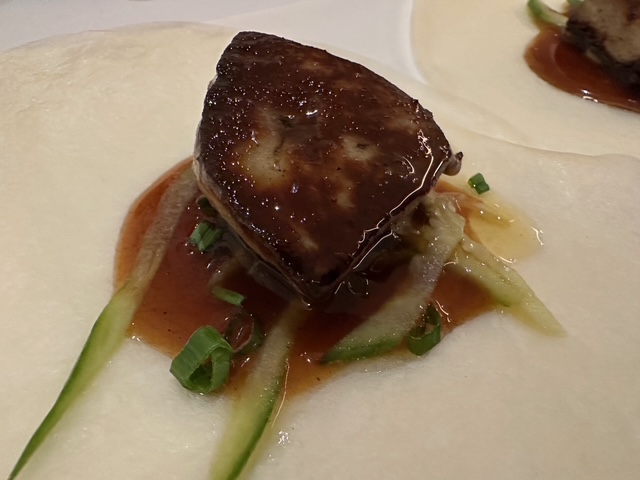 パリのど真ん中、えびすという名前の台湾料理店