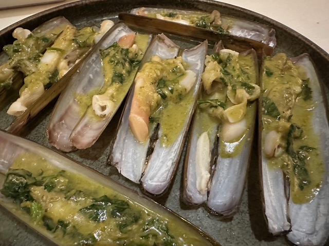 パリのど真ん中、えびすという名前の台湾料理店