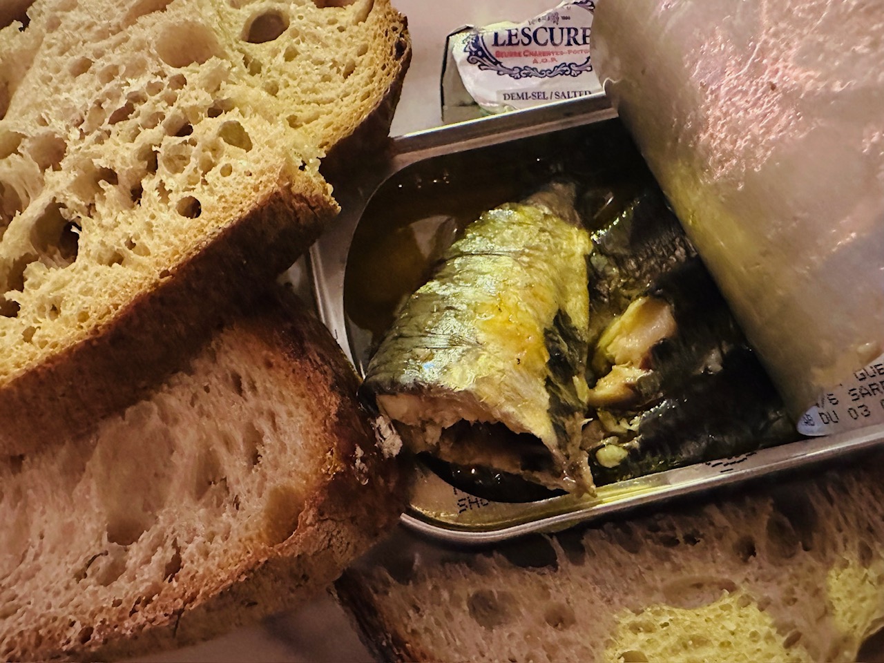 毎日が勝負飯、「作家は仕事の合間に何をつまんでいるのか」