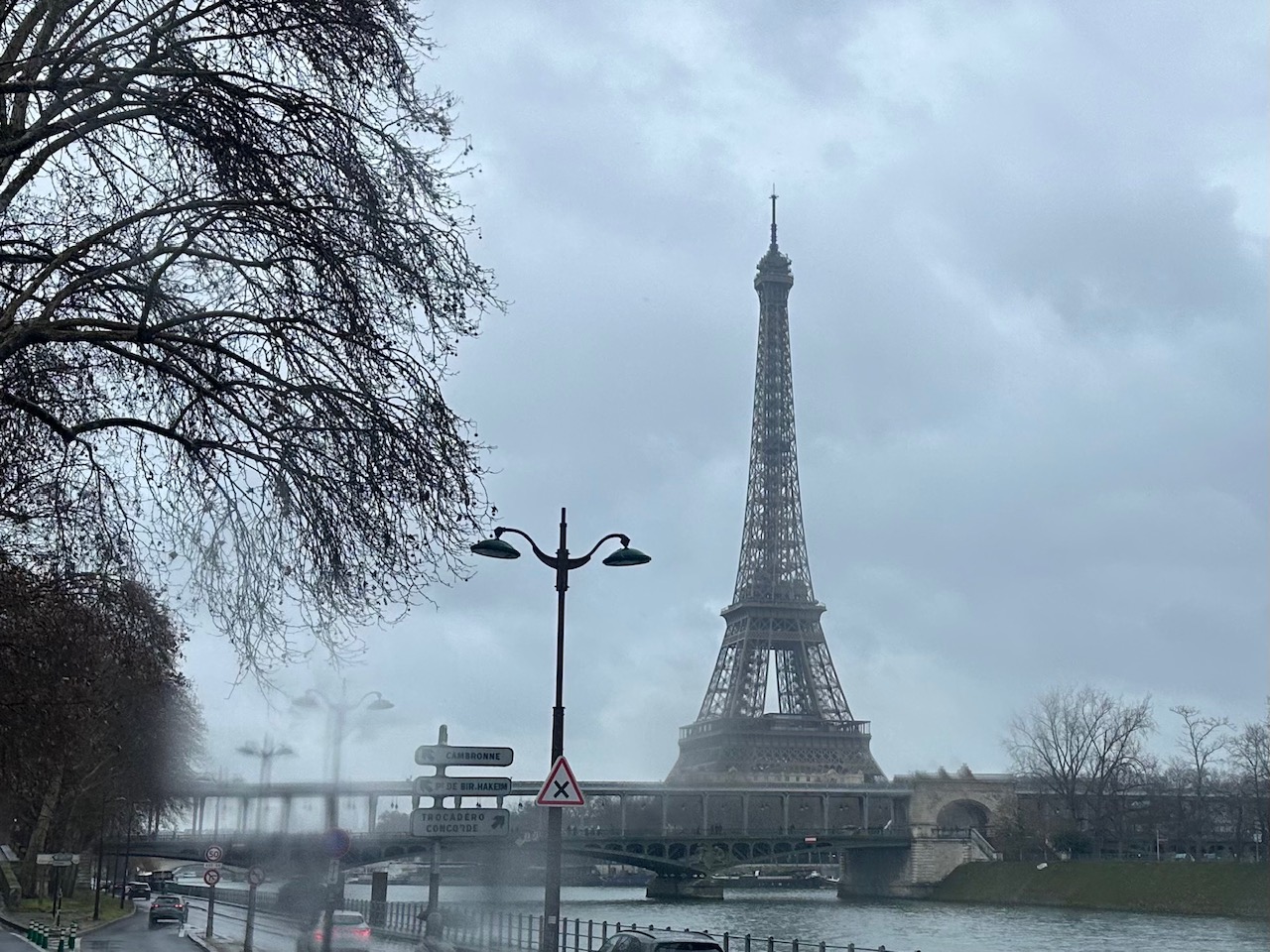 パリのカフェ飯、人生を彩る
