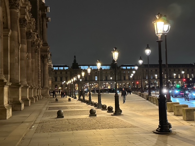 雨降りの夜、パリで詩人になる