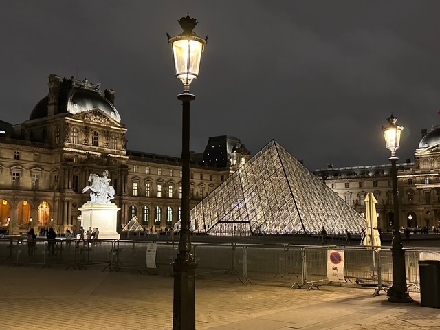 雨降りの夜、パリで詩人になる