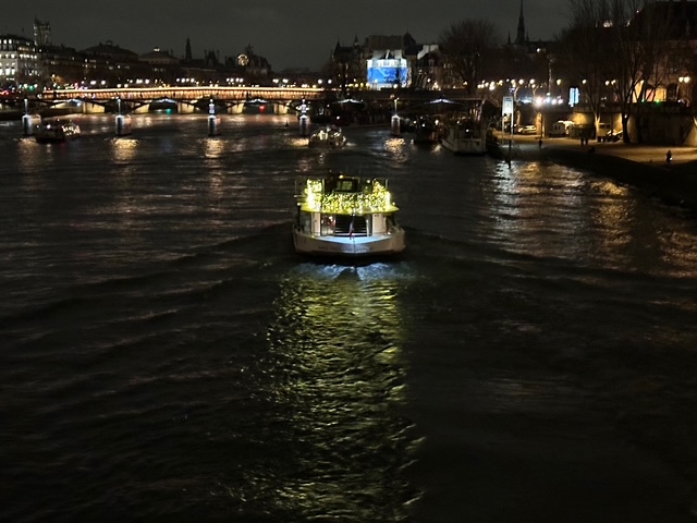 雨降りの夜、パリで詩人になる