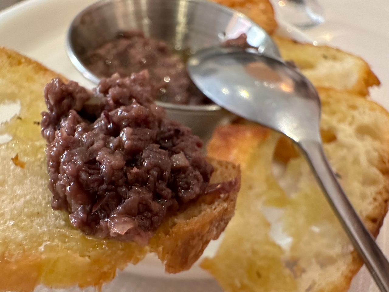 パリのカフェ飯、人生を彩る