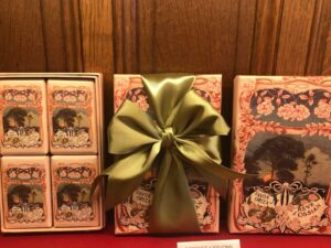 パリ・アート情報「キュートなだけではない、フランスのリボンの世界」