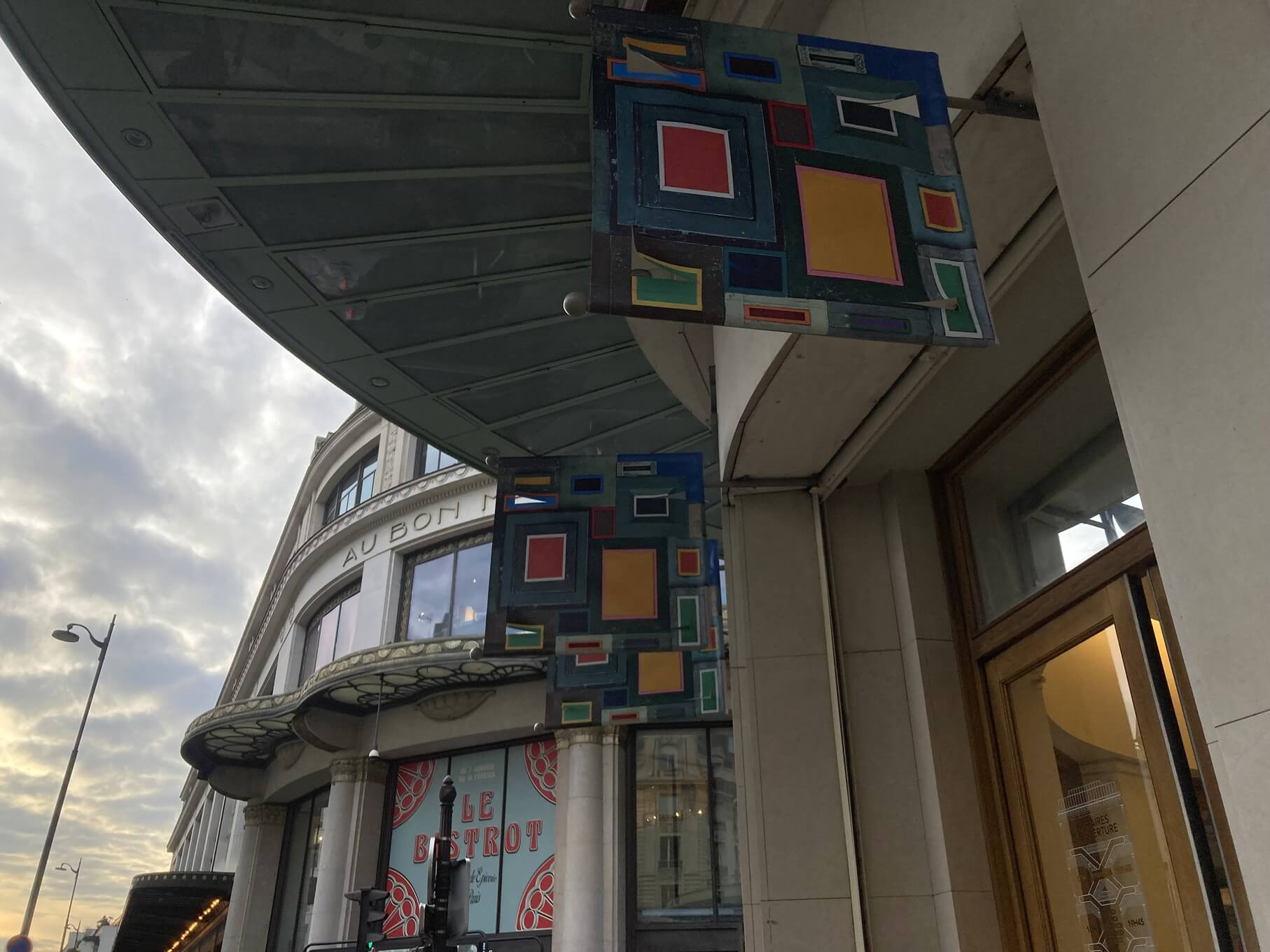 パリ・アート情報「パリの１月恒例アートイベント、スタート！ル・ボンマルシェ「Mois du Blanc」」