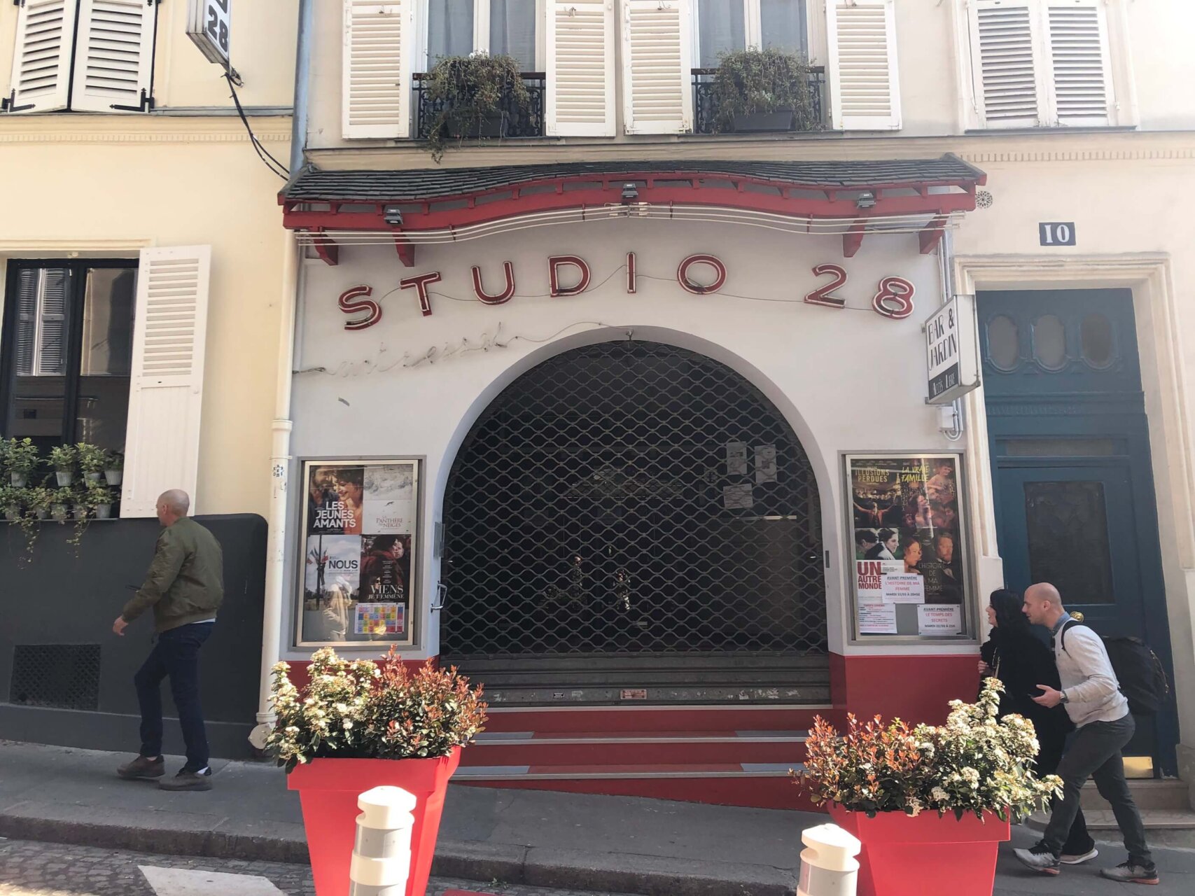 パリ・アート情報「今も残るパリのミニシアター、配信の時代に映画館へ」