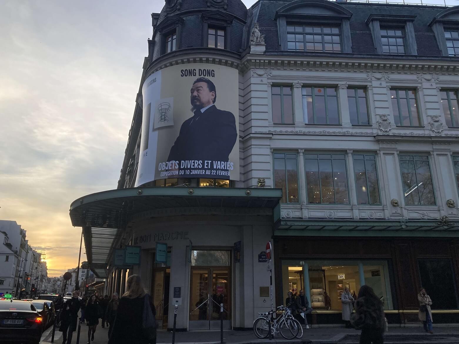 パリ・アート情報「パリの１月恒例アートイベント、スタート！ル・ボンマルシェ「Mois du Blanc」」