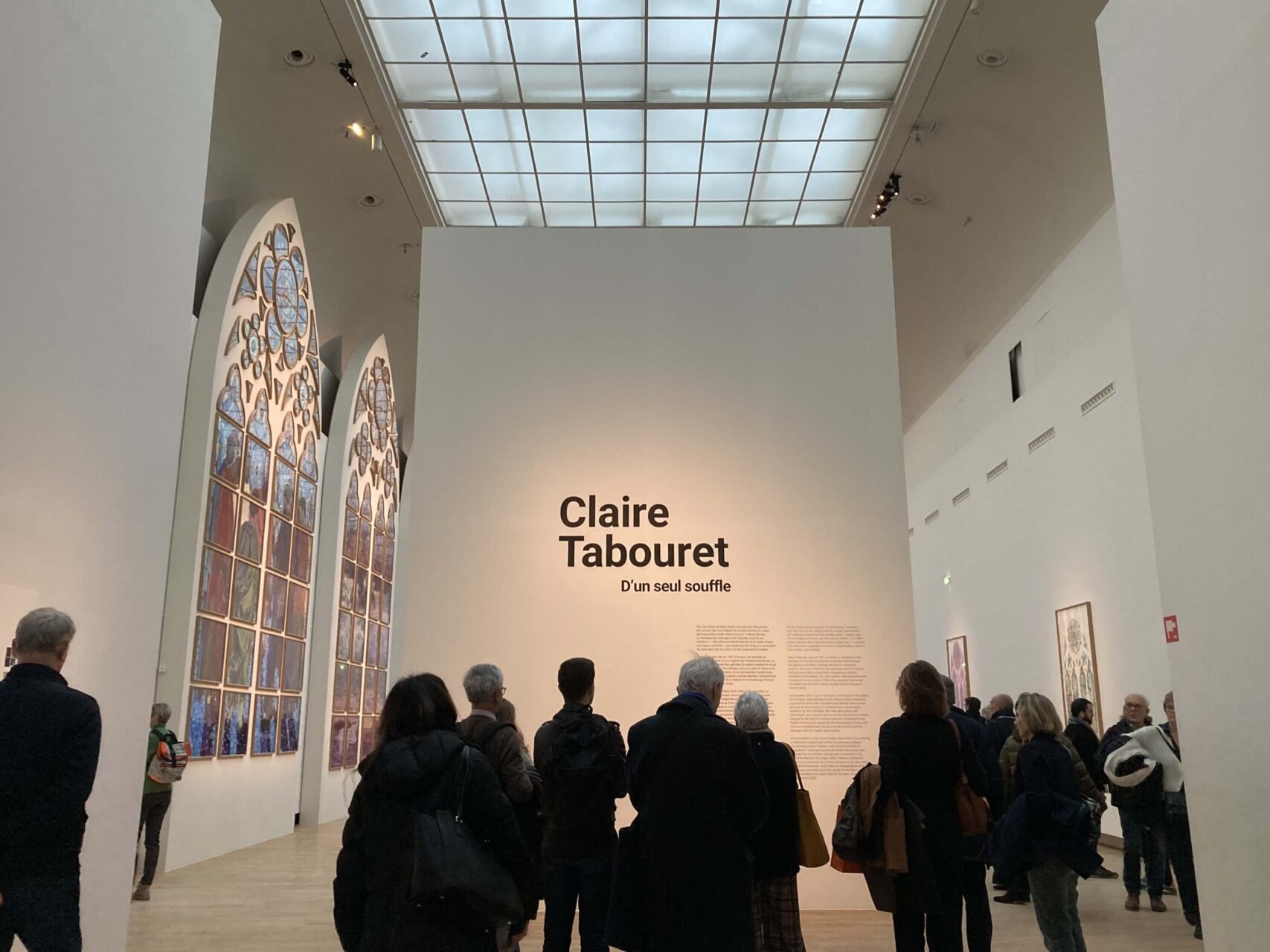 パリ・アート情報「ノートルダム新ステンドグラス、グランパレで初公開、論争の渦中で」