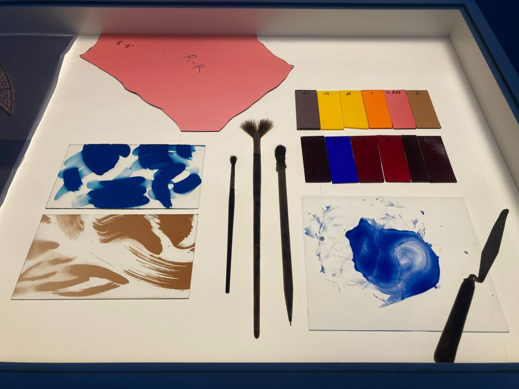 パリ・アート情報「ノートルダム新ステンドグラス、グランパレで初公開、論争の渦中で」