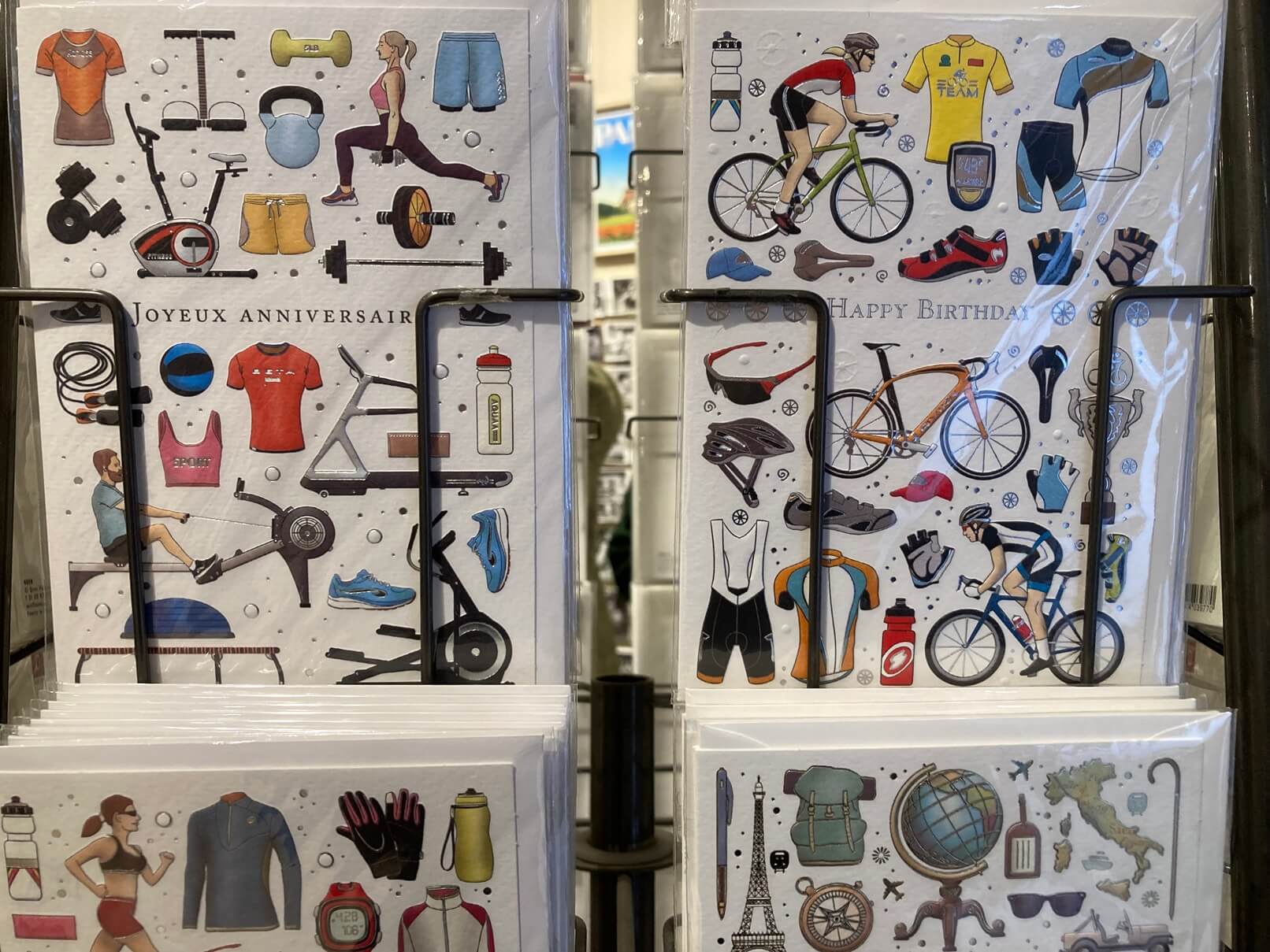 パリ・アート情報「パリで選ぶ文房具、街を映す紙のかたち」