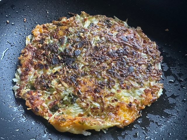 毎日が勝負飯、これ最高、キャベツ餅、笑