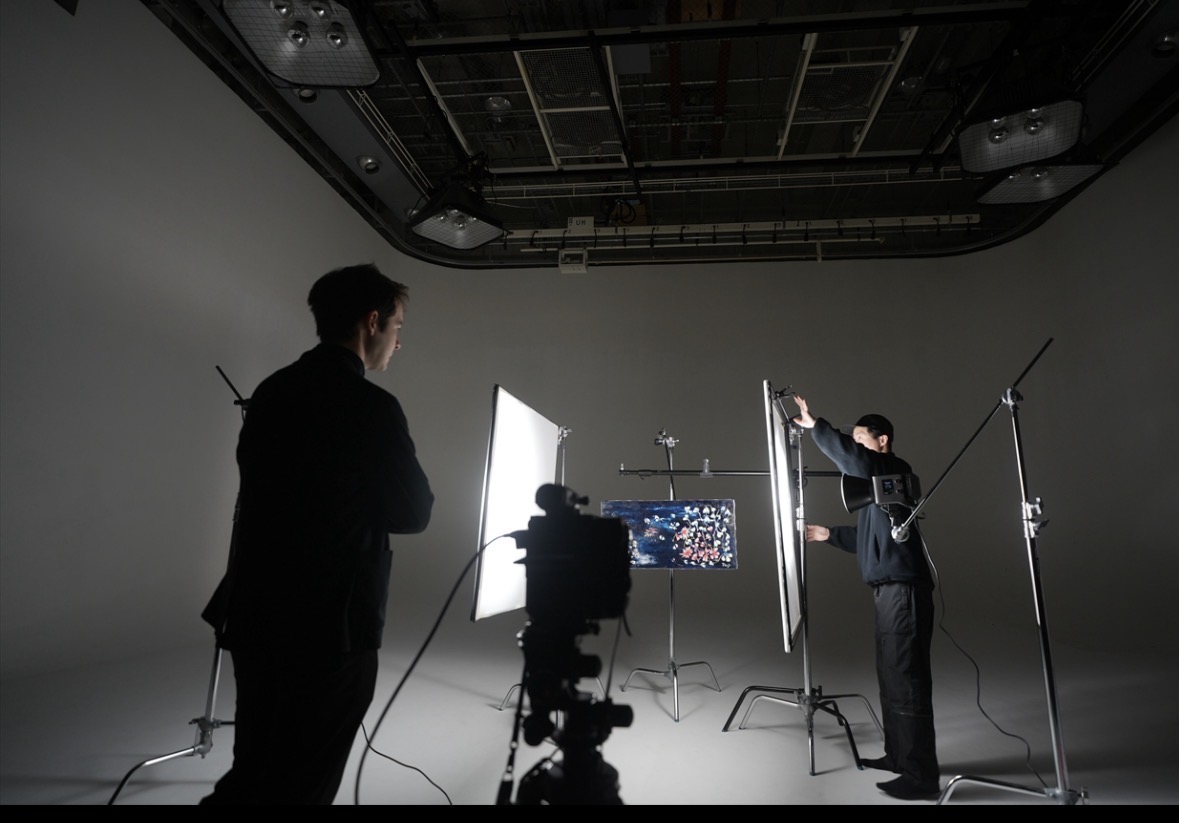 父ちゃんの絵が写真スタジオで撮影だって～！？