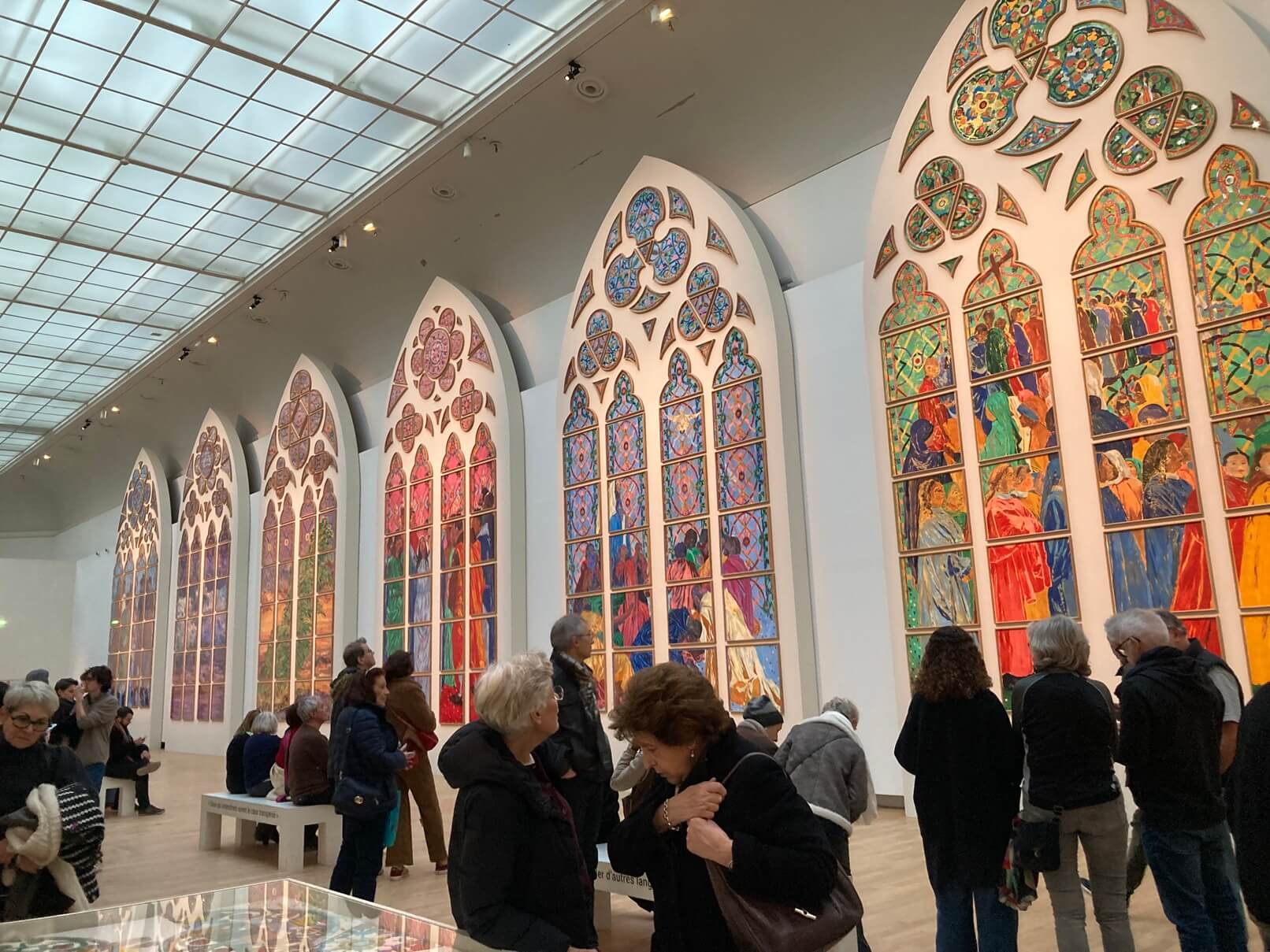 パリ・アート情報「ノートルダム新ステンドグラス、グランパレで初公開、論争の渦中で」