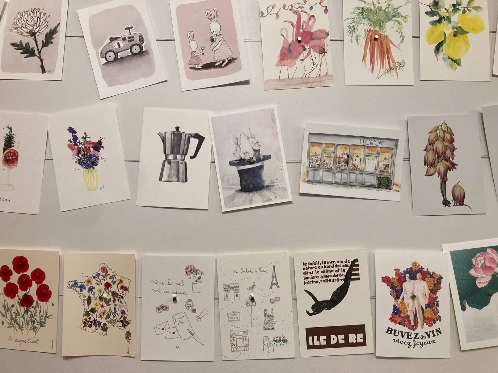 パリ・アート情報「パリで選ぶ文房具、街を映す紙のかたち」