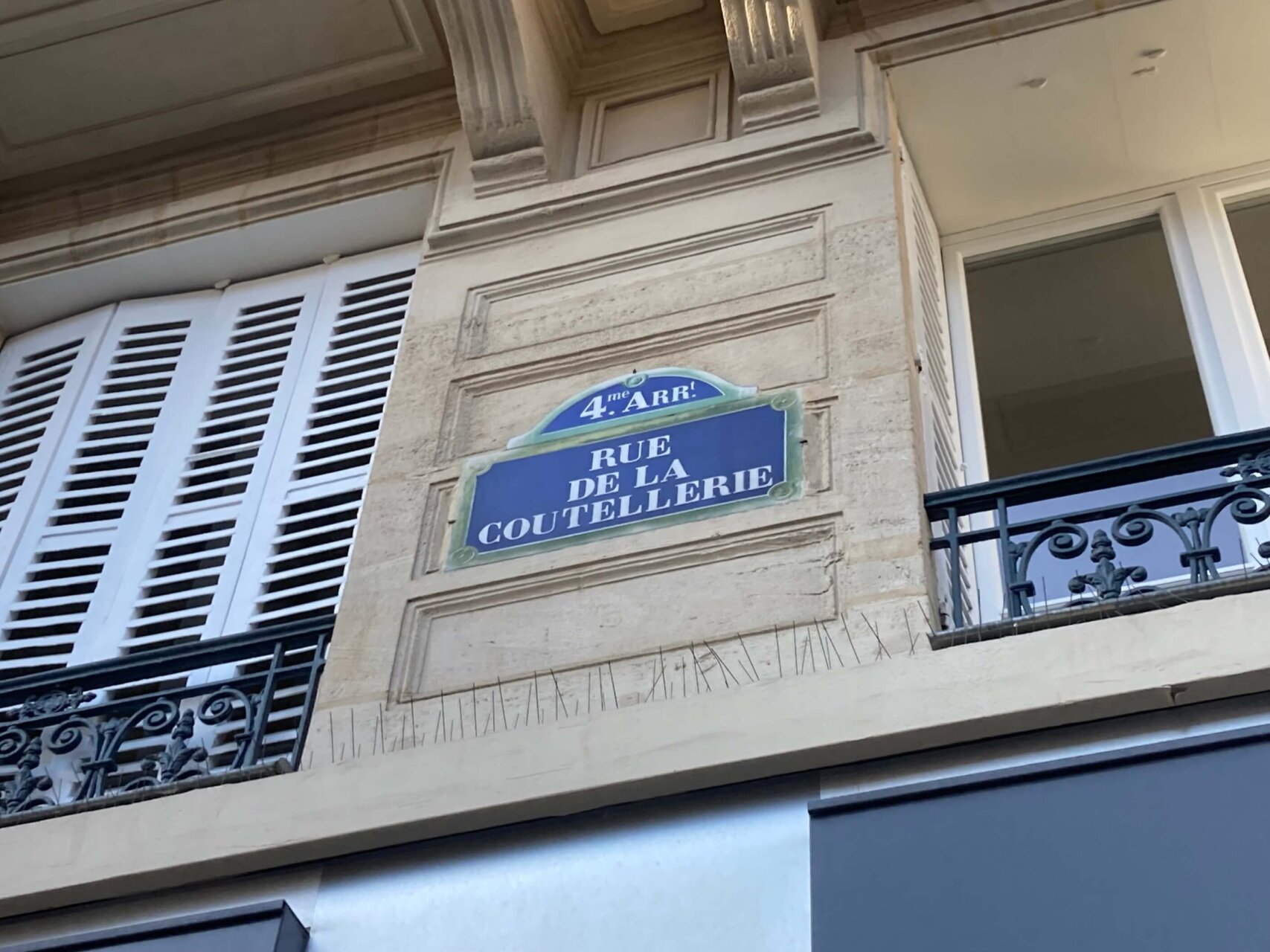 パリ・カルチャー情報「パリの通り名プレート、街に刻まれる小さな歴史」