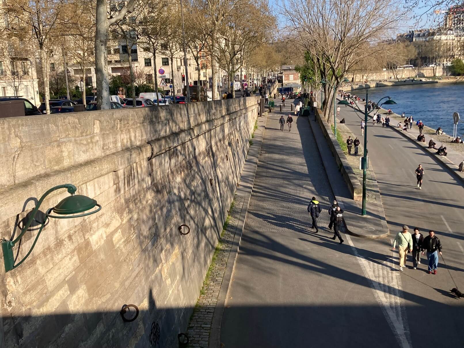 パリ・カルチャー情報「パリの街を染める“あの緑”はどこから? 不思議な色の正体」