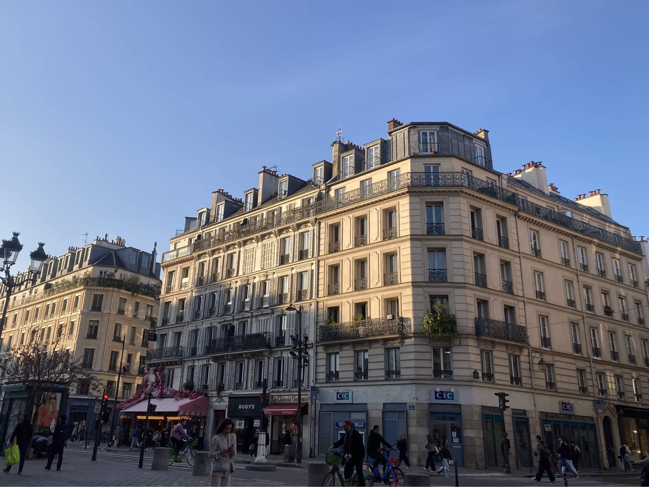 パリ・カルチャー情報「マンサード屋根、パリの景色をつくる屋根」