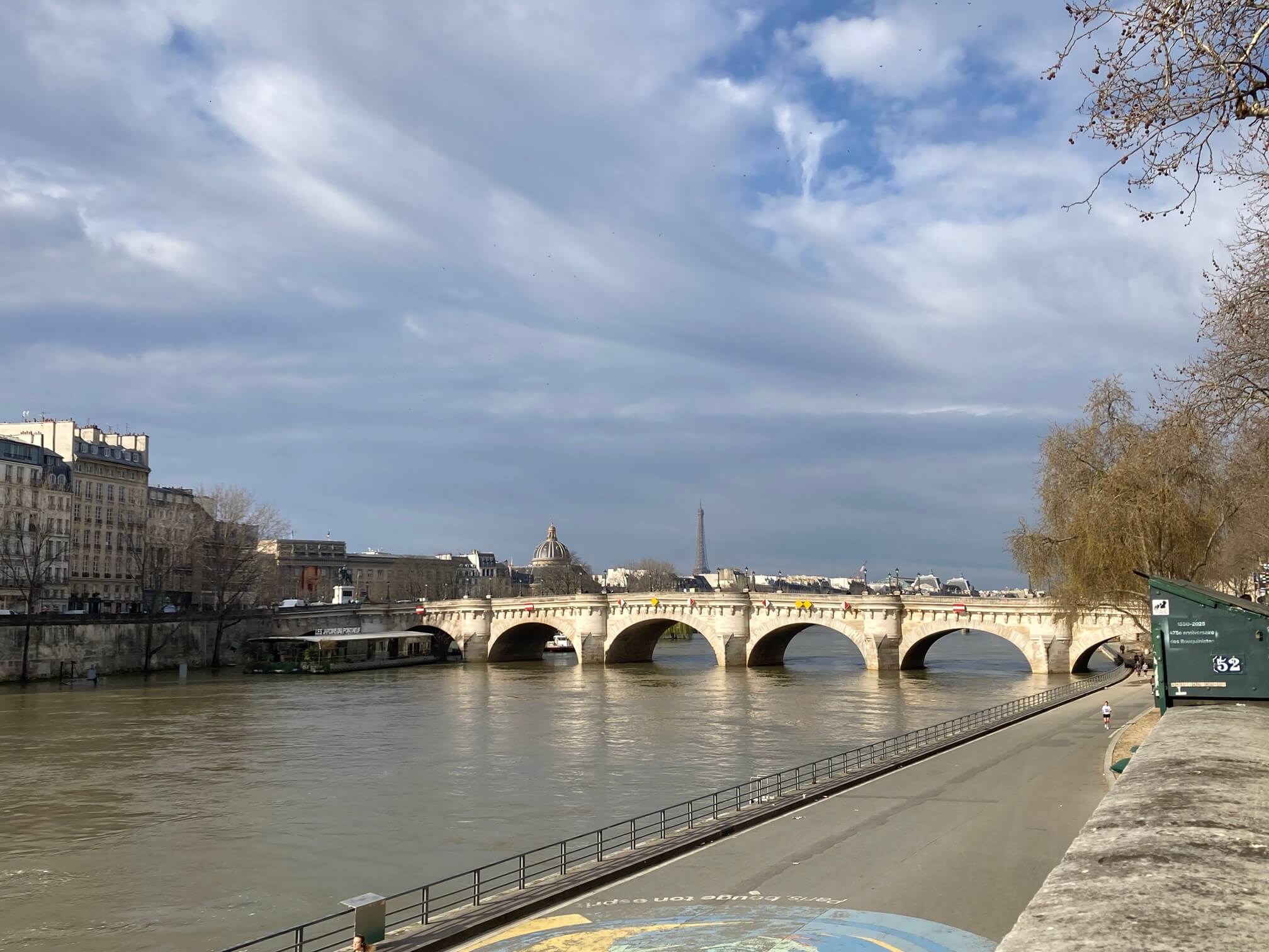 パリ・アート情報「パリ最古の橋、ポンヌフが舞台。巨大アートプロジェクトが進行中」