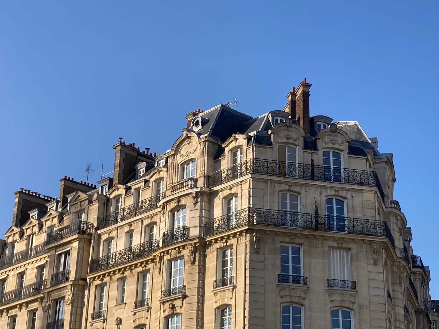 パリ・カルチャー情報「マンサード屋根、パリの景色をつくる屋根」